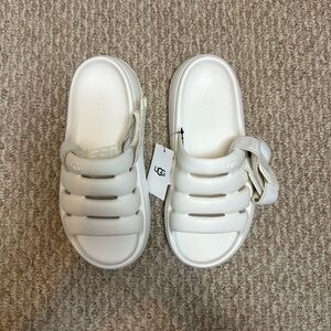 UGG W SPORT YEAH WOMEN SIZE 6 US - NWT